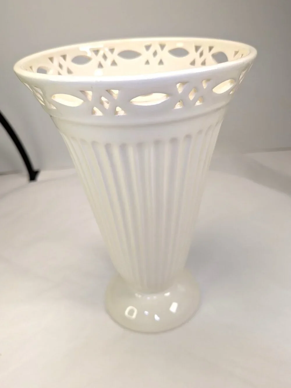 VTG Mid-Century White Ribbed Pedestal Vase w Integrated Flower Frog & Lattice